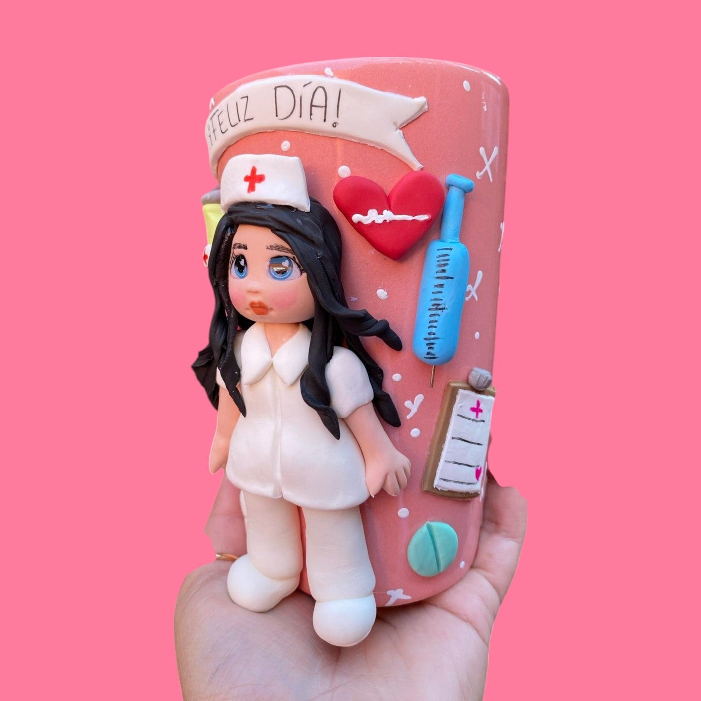 Taza larga con enfermera con cuchara