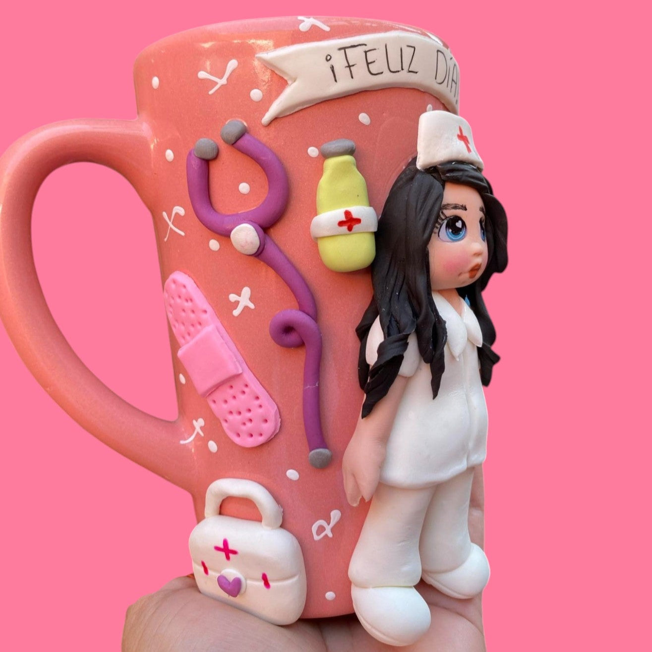 Taza larga con enfermera con cuchara
